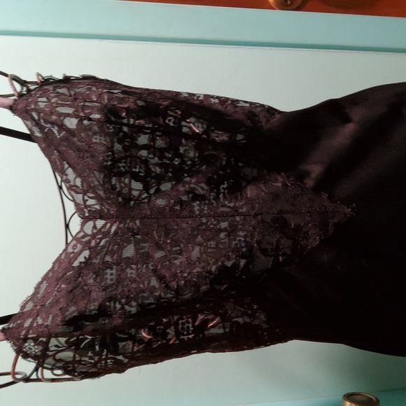 Lacy slip - Picture 4 of 8